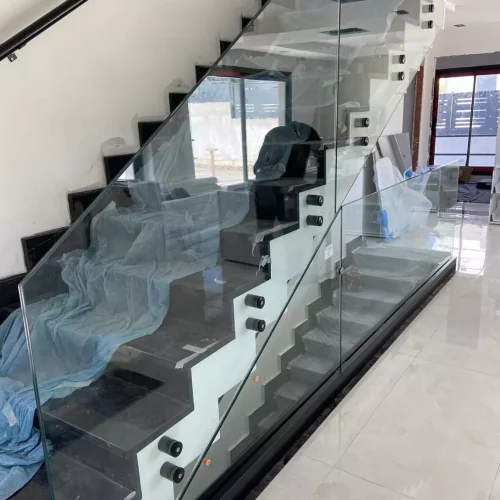 siyahcam-korkuluk-merdiven